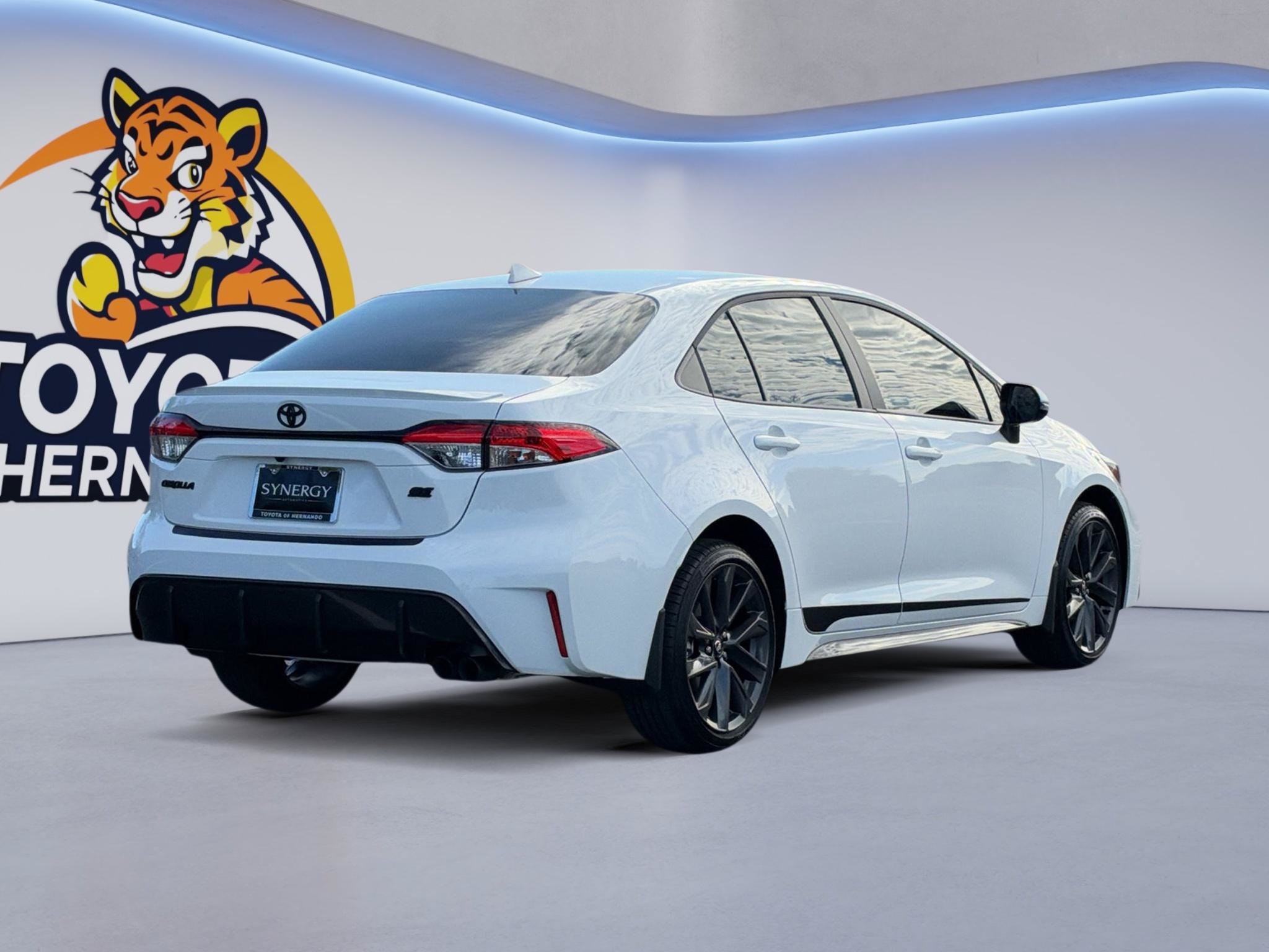 Used 2027 Toyota Corolla SE FWD image 6