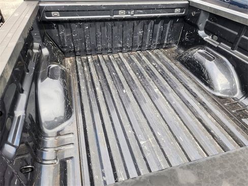 Used 2017 GMC Canyon SLT w/ Driver Alert Package image 10