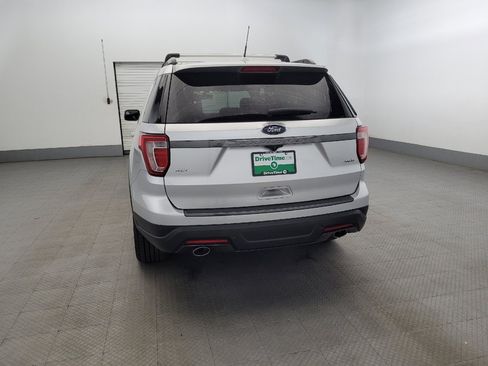 Used 2018 Ford Explorer XLT w/ Equipment Group 202A image 6