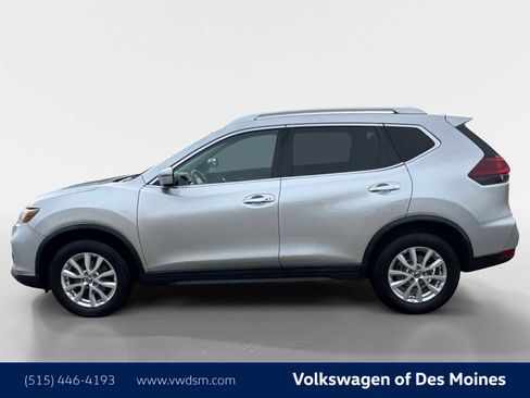 Used 2018 Nissan Rogue SV image 3