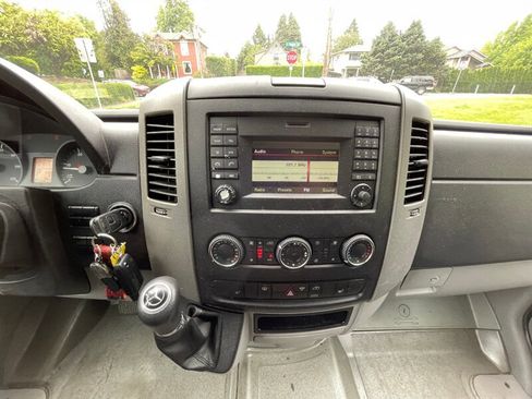 Used 2016 Mercedes-Benz Sprinter 2500 image 20