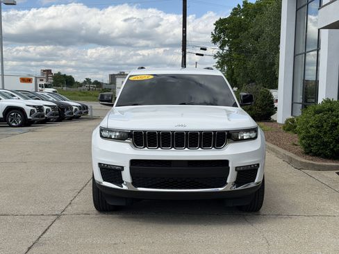 Used 2023 Jeep Grand Cherokee L Limited AWD/4WD image 19