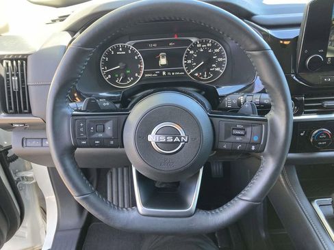 Used 2023 Nissan Pathfinder SL w/ Black Appearance Package image 21