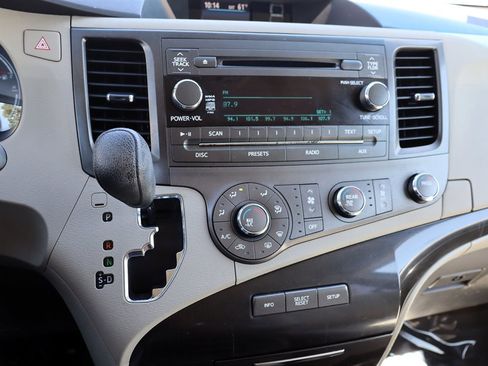 Used 2011 Toyota Sienna LE FWD image 25