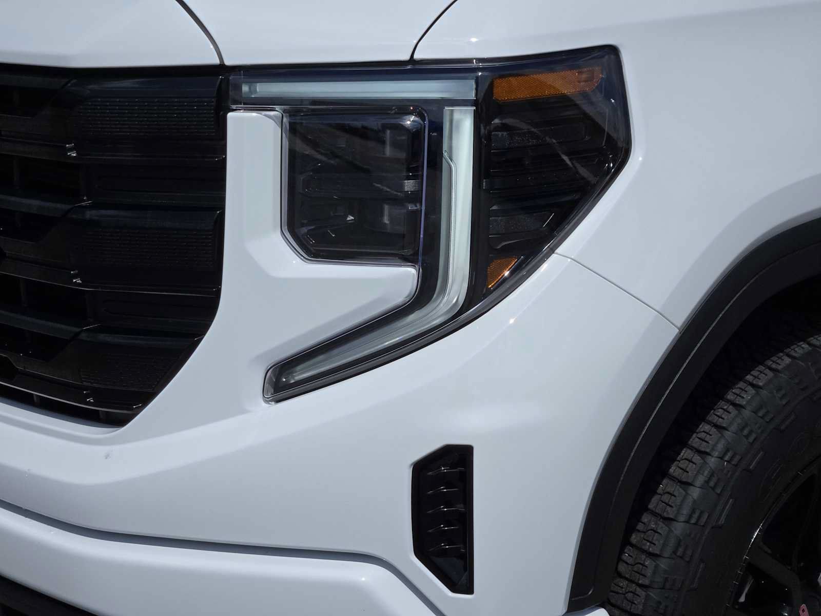 Certified 2024 GMC Sierra 1500 Elevation w/ X31 Off-Road Package AWD/4WD image 9