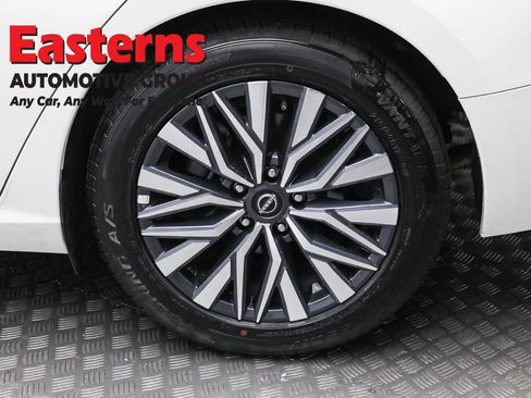 Used 2025 Nissan Altima 2.5 SV image 8