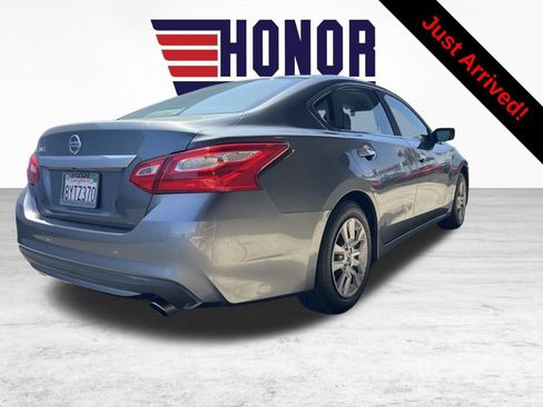 Used 2016 Nissan Altima 2.5 S w/ Power Driver Seat Package FWD image 4