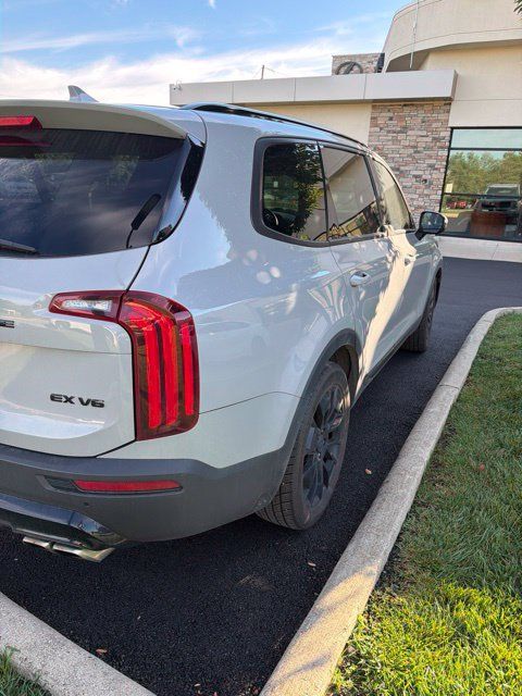 Used 2021 Kia Telluride EX w/ EX Premium Package AWD/4WD image 5