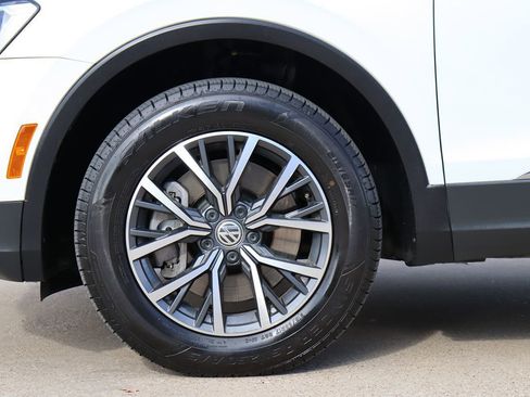 Used 2020 Volkswagen Tiguan SE w/ Panoramic Sunroof Package image 47