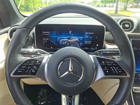 Used 2025 Mercedes-Benz GLC 350e 4MATIC image 22