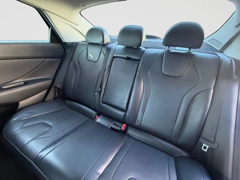 Used 2023 Hyundai Elantra Limited FWD image 15
