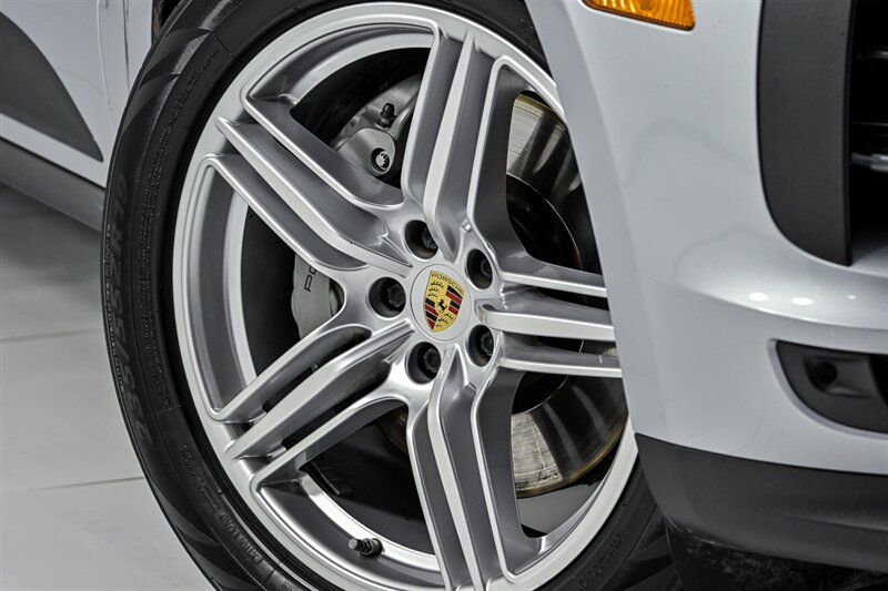 Used 2021 Porsche Macan S AWD/4WD image 3