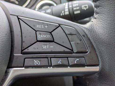 Used 2021 Nissan Rogue Sport SV image 31