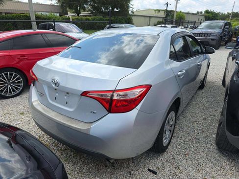 Used 2017 Toyota Corolla LE FWD image 2