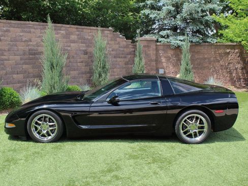 Used 1999 Chevrolet Corvette Coupe w/ Roof Pkg RWD image 3