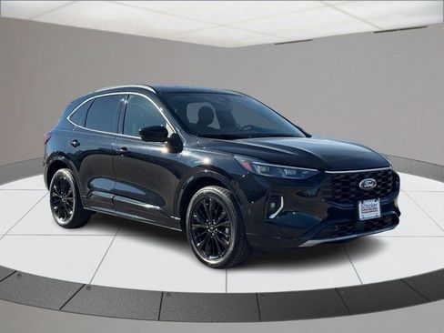 Used 2023 Ford Escape ST-Line Elite w/ Premium Technology Package image 2