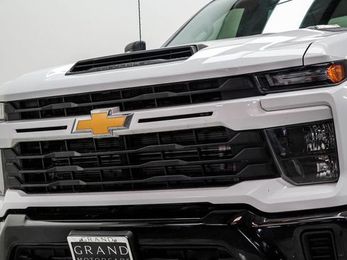Used 2024 Chevrolet Silverado 2500 Custom w/ Custom Value Package AWD/4WD image 2