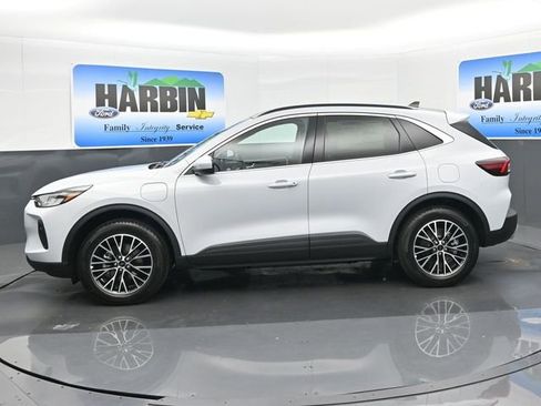 New 2025 Ford Escape SE image 2