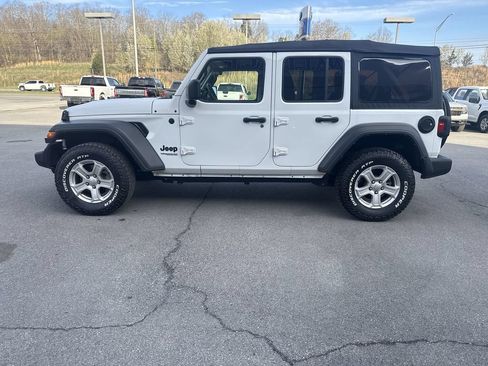 Used 2022 Jeep Wrangler Unlimited Sport AWD/4WD image 3