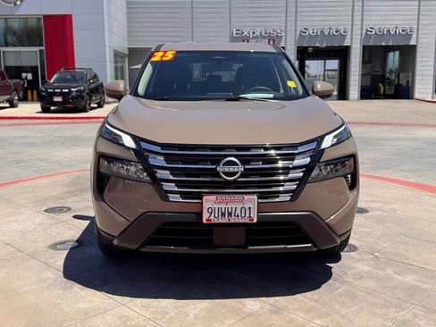 Certified 2025 Nissan Rogue SV AWD/4WD image 3