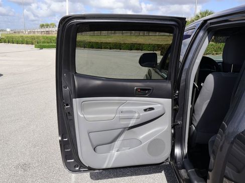 Used 2012 Toyota Tacoma 4x4 Double Cab w/ SR5 Pkg image 21