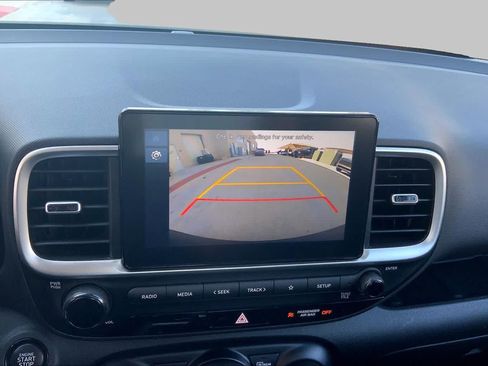 Certified 2025 Hyundai Venue SEL FWD image 28