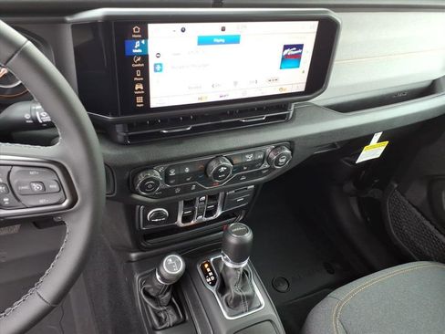 New 2025 Jeep Gladiator Sport image 17