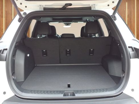 New 2027 Chevrolet Equinox LT w/ Convenience Package II FWD image 32
