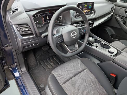 Certified 2026 Nissan Rogue SV AWD/4WD image 10
