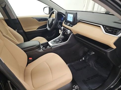 Used 2021 Toyota RAV4 LE image 35