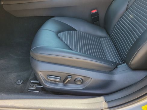 Used 2024 Toyota Camry SE FWD image 5