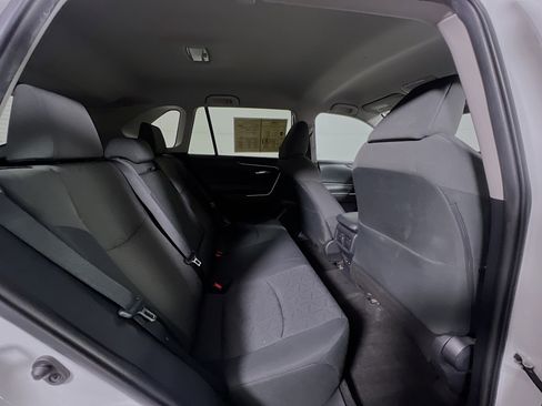 Used 2021 Toyota RAV4 XLE image 33