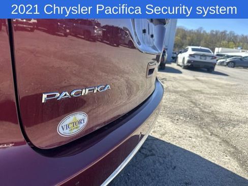 Used 2021 Chrysler Pacifica Touring-L FWD image 31