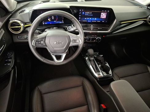 Used 2025 Chevrolet Trax ACTIV FWD image 2