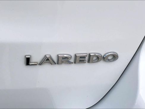 Used 2021 Jeep Grand Cherokee Laredo image 10