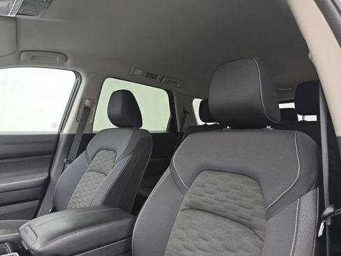 Used 2025 Nissan Pathfinder SV image 38