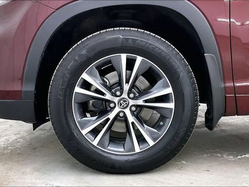 Used 2016 Toyota Highlander XLE image 10