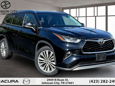 Used 2021 Toyota Highlander Platinum image 12
