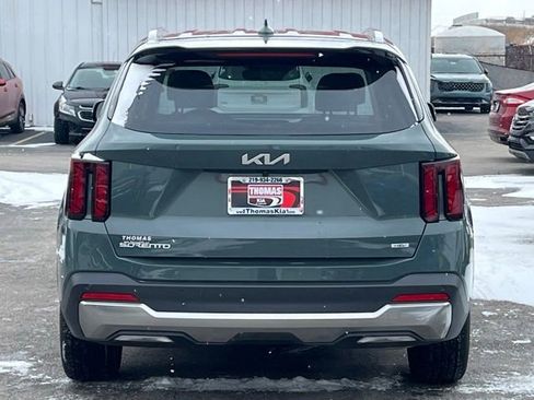 Certified 2025 Kia Sorento EX image 11
