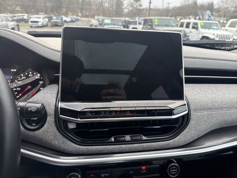 Used 2022 Jeep Compass Latitude w/ Sun and Sound Group image 25