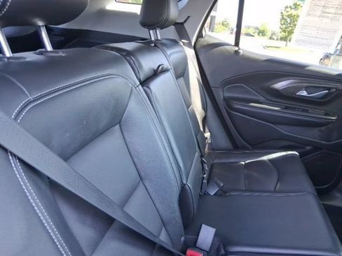 Used 2024 GMC Terrain SLT AWD/4WD image 7