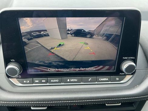 Used 2024 Nissan Rogue SV image 12