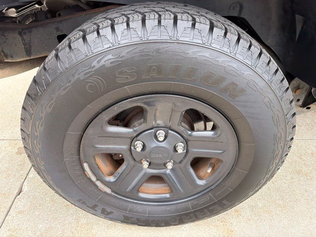 Used 2018 Jeep Wrangler Unlimited Sport AWD/4WD image 7
