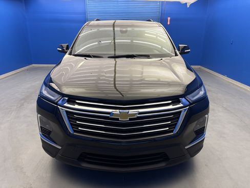Used 2023 Chevrolet Traverse LT FWD image 3