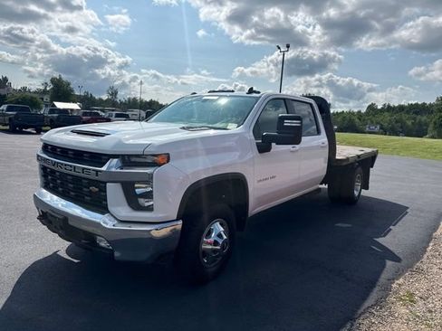 Used 2022 Chevrolet Silverado 3500 LT w/ Convenience Package AWD/4WD image 4
