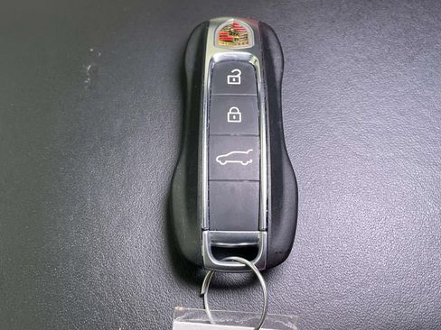 Certified 2022 Porsche Cayenne Platinum Edition AWD/4WD image 44