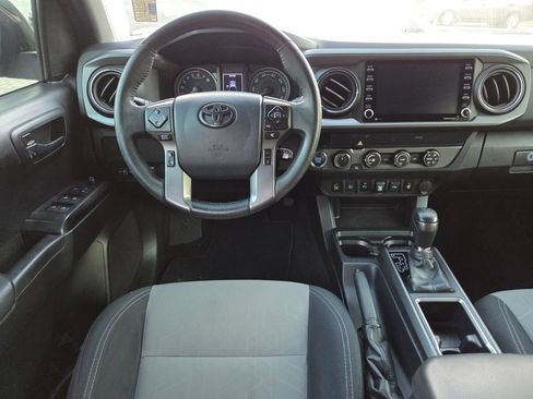 Certified 2020 Toyota Tacoma TRD Off-Road w/ Technology Package AWD/4WD image 8