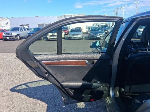 Used 2014 Mercedes-Benz C 300 Sport image 16