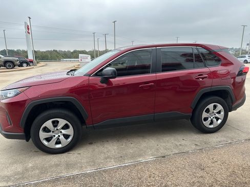 Used 2022 Toyota RAV4 LE image 4