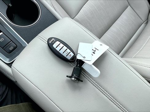 Used 2019 Nissan Altima 2.0 Edition One FWD image 12